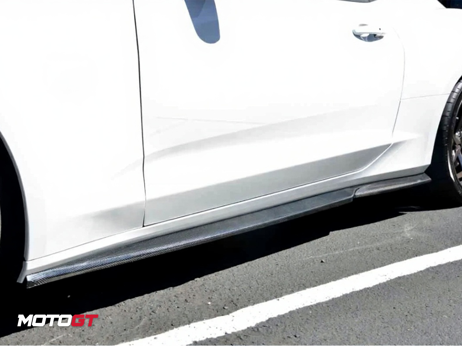 Camaro side skirt trim